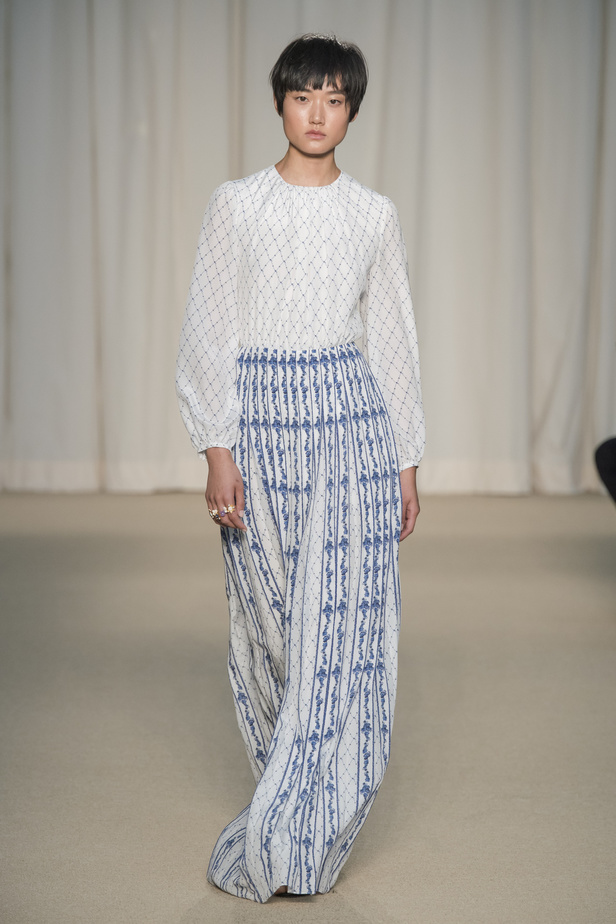 عرض أزياء Adam Lippes لربيع وصيف 2022 من أسبوع الموضة في نيويورك