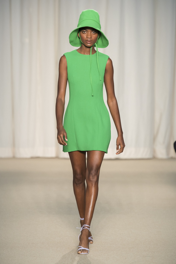 عرض أزياء Adam Lippes لربيع وصيف 2022 من أسبوع الموضة في نيويورك