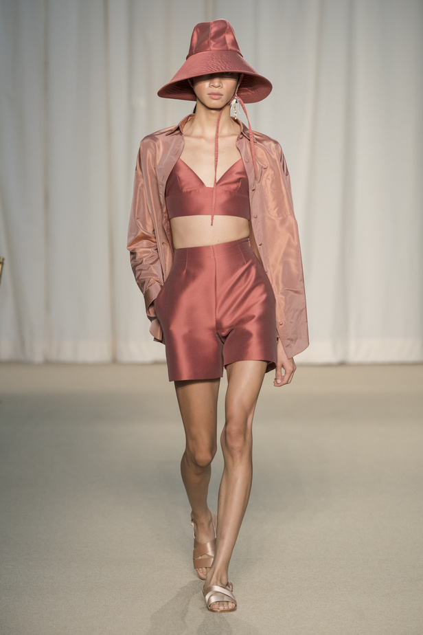 عرض أزياء Adam Lippes لربيع وصيف 2022 من أسبوع الموضة في نيويورك