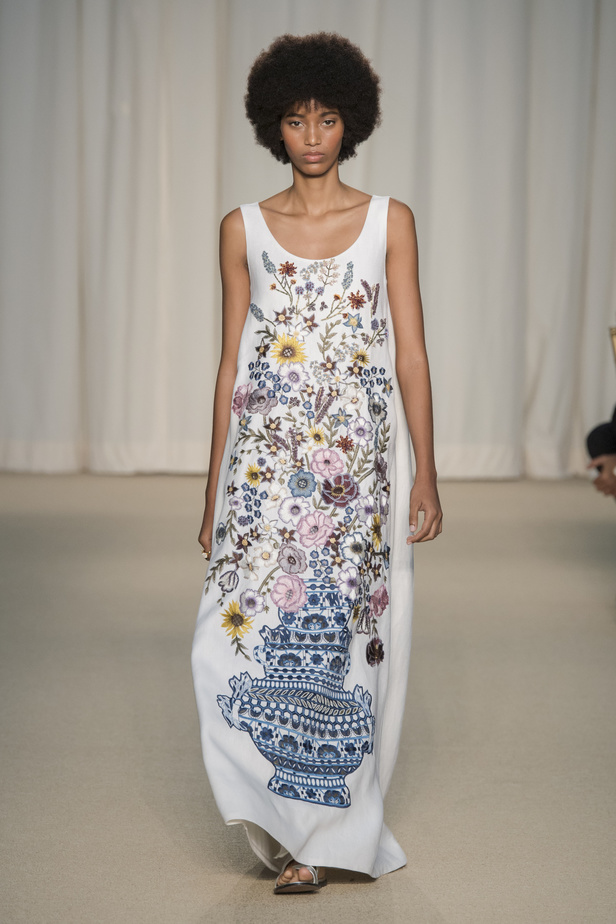 عرض أزياء Adam Lippes لربيع وصيف 2022 من أسبوع الموضة في نيويورك