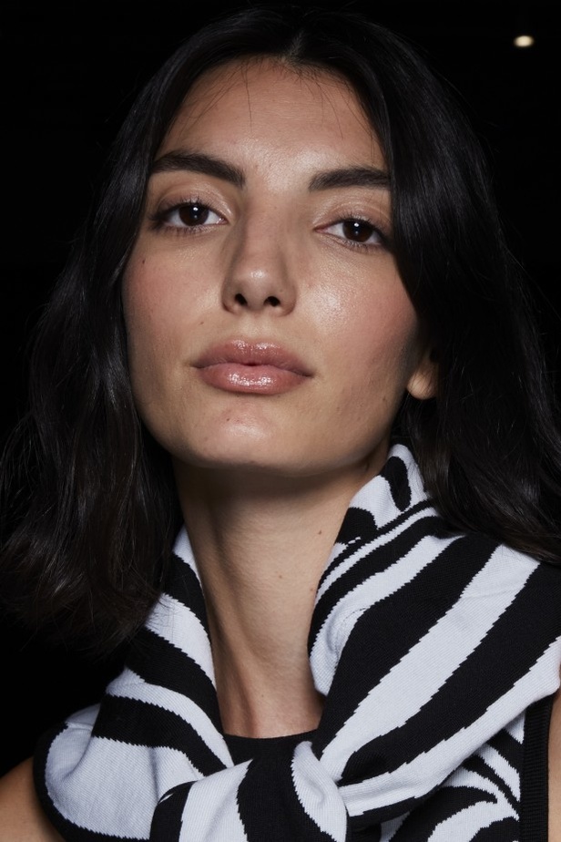 الألوان المرحة والطابع العملي يتجسد في عرض أزياء Brandon Maxwell لربيع وصيف 2022 