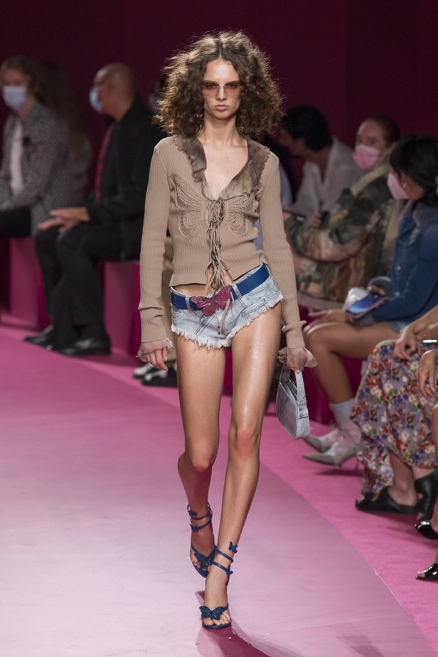 مجموعة ازياء Blumarine لربيع وصيف 2022 من أسبوع الموضة في ميلانو