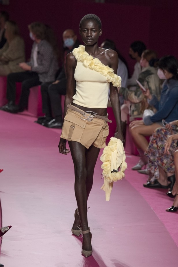 مجموعة ازياء Blumarine لربيع وصيف 2022 من أسبوع الموضة في ميلانو