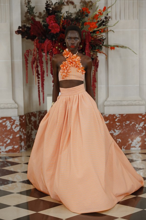 مجموعة كارولينا هيريرا لموسم ربيع وصيف 2022