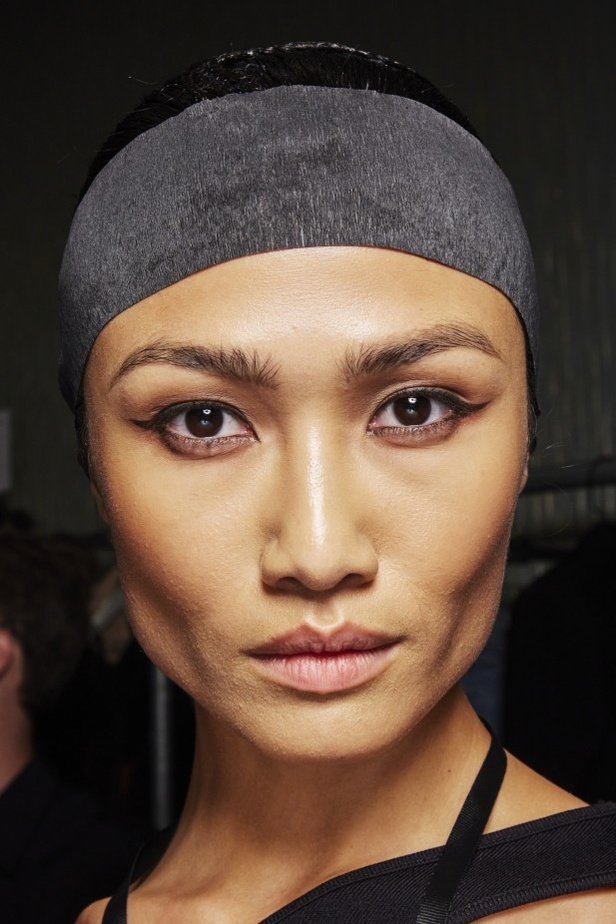 عرض أزياء كريستيان سيريانو لموسم ربيع وصيف 2022