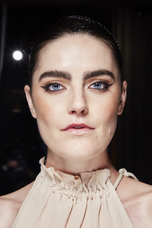 عرض أزياء كريستيان سيريانو لموسم ربيع وصيف 2022