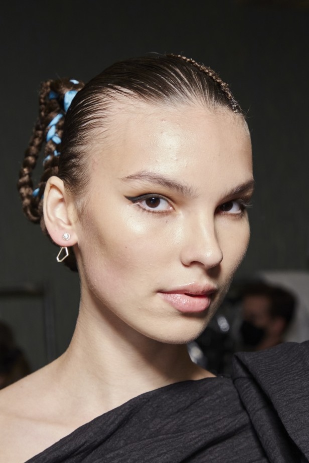 عرض أزياء كريستيان سيريانو لموسم ربيع وصيف 2022