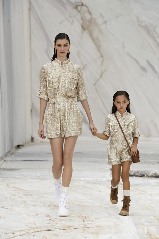 مجموعة ELISABETTA FRANCHI لربيع وصيف 2022 من أسبوع الموضة في ميلانو