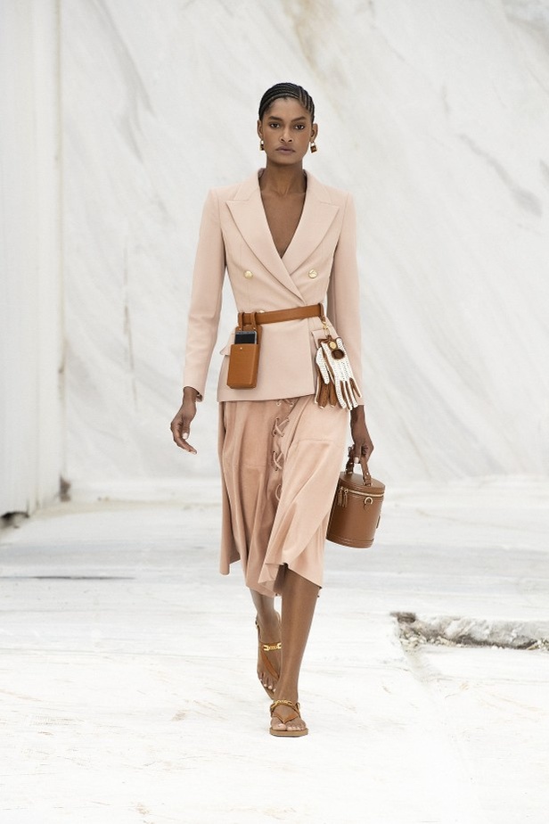 مجموعة ELISABETTA FRANCHI لربيع وصيف 2022 من أسبوع الموضة في ميلانو