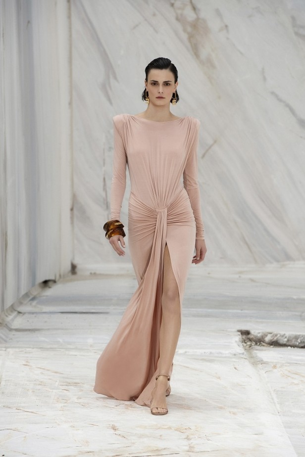 مجموعة ELISABETTA FRANCHI لربيع وصيف 2022 من أسبوع الموضة في ميلانو