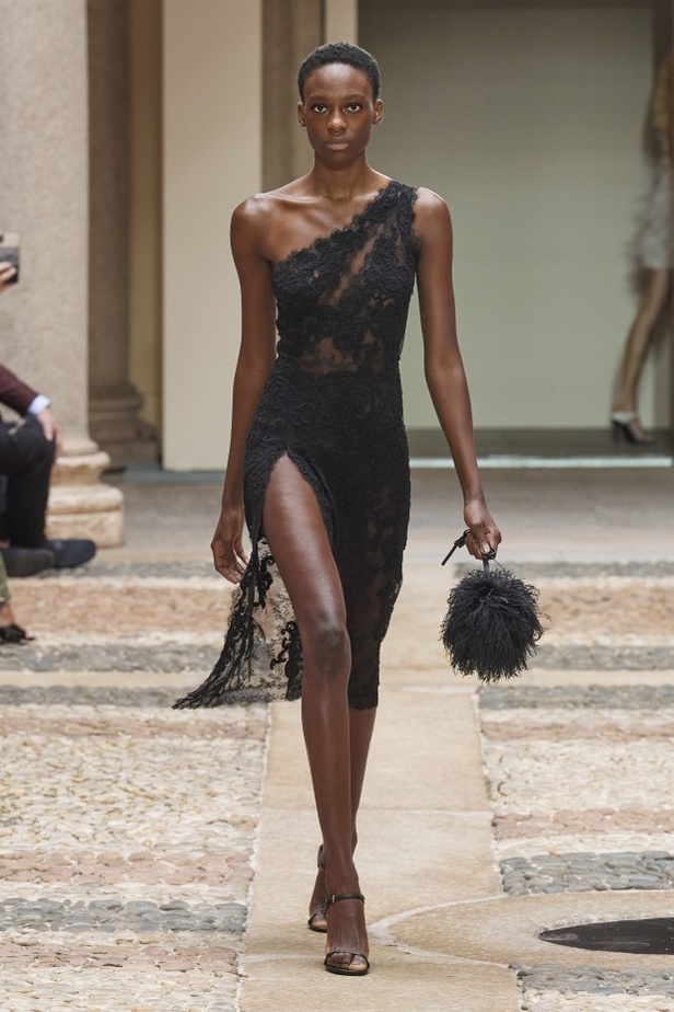 عرض أزياء Ermanno Scervino لربيع وصيف 2022 من أسبوع الموضة في ميلان