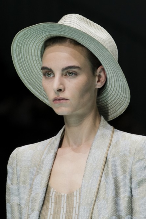 مجموعة أمبوريو أرماني لموسم ربيع وصيف 2022