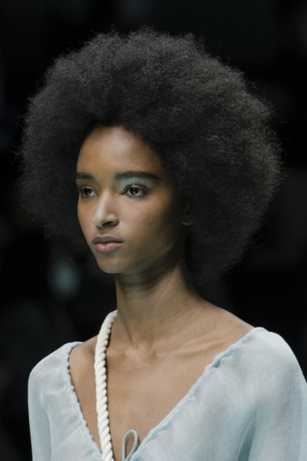 مجموعة أمبوريو أرماني لموسم ربيع وصيف 2022