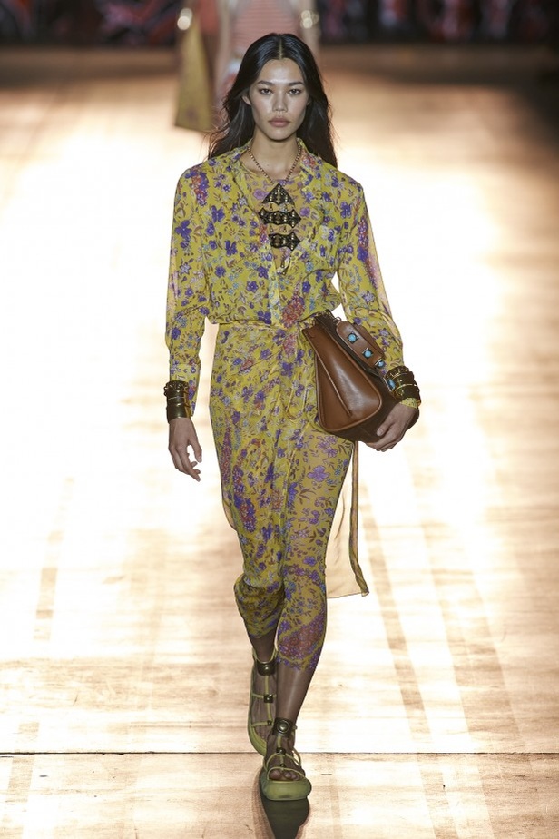 مجموعة Etro لربيع وصيف 2022 من أسبوع الموضة في ميلانو