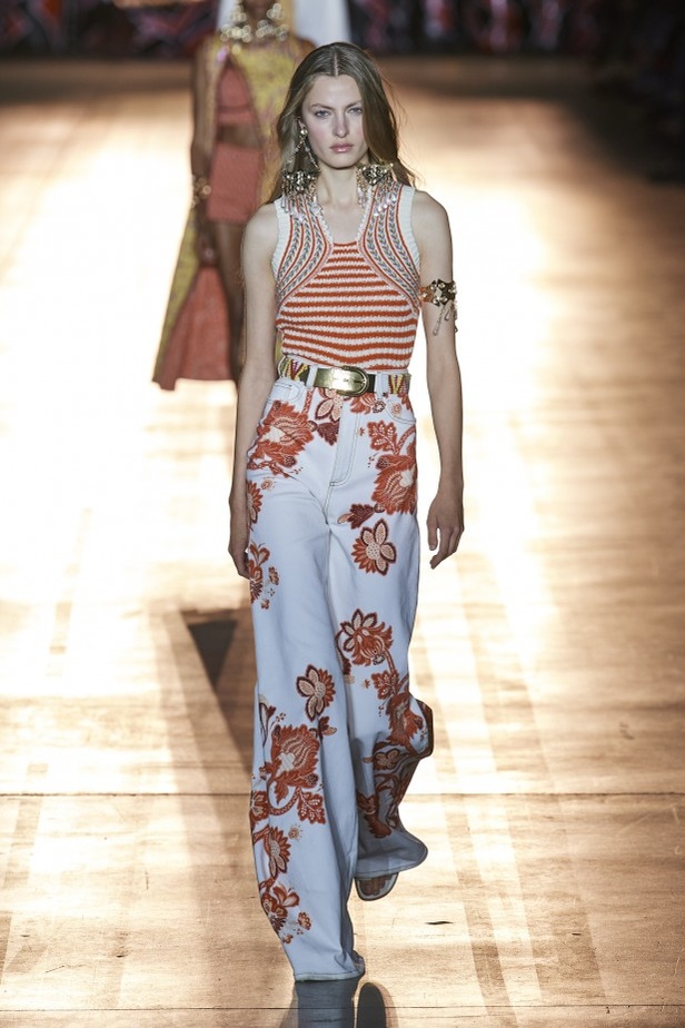 مجموعة Etro لربيع وصيف 2022 من أسبوع الموضة في ميلانو