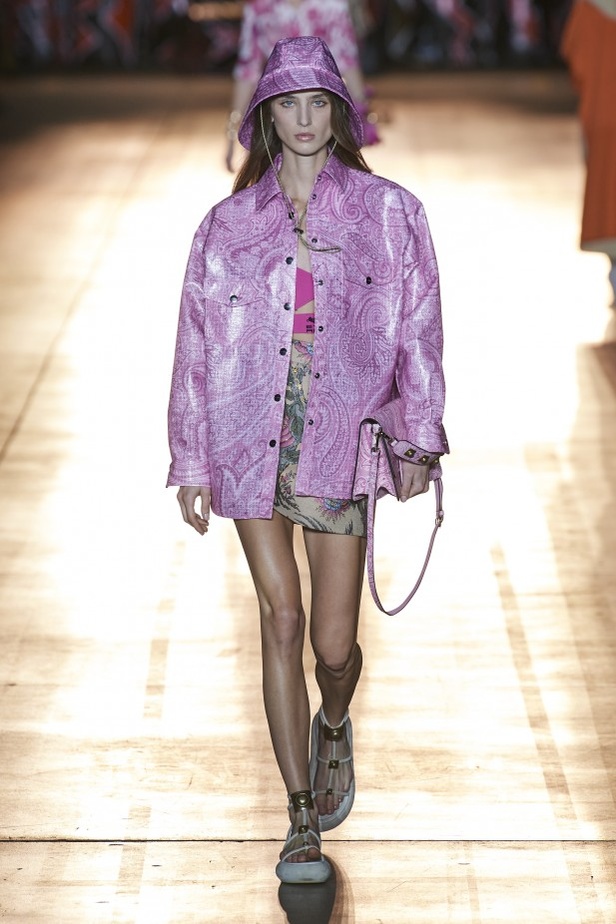 مجموعة Etro لربيع وصيف 2022 من أسبوع الموضة في ميلانو