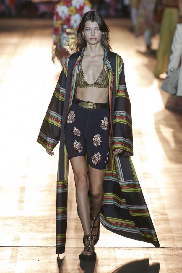 مجموعة Etro لربيع وصيف 2022 من أسبوع الموضة في ميلانو