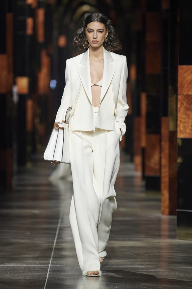 عرض أزياء Fendi لربيع وصيف 2022 من أسبوع الموضة في ميلانو