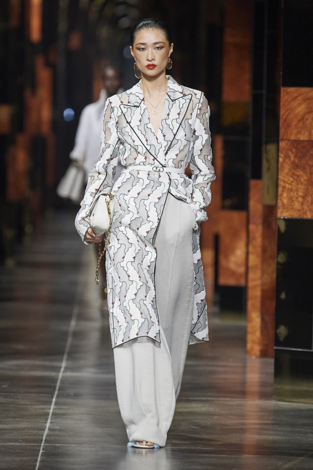 عرض أزياء Fendi لربيع وصيف 2022 من أسبوع الموضة في ميلانو