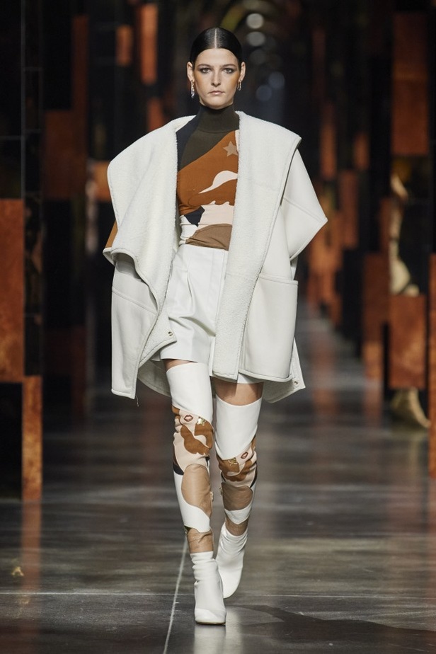 عرض أزياء Fendi لربيع وصيف 2022 من أسبوع الموضة في ميلانو