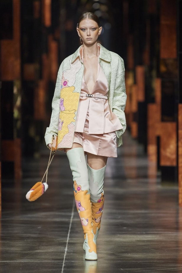 عرض أزياء Fendi لربيع وصيف 2022 من أسبوع الموضة في ميلانو