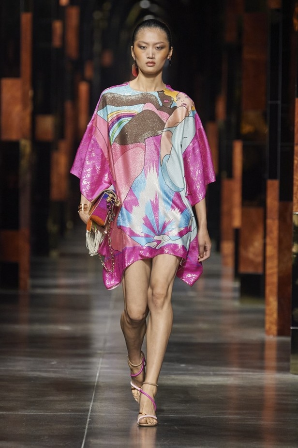 عرض أزياء Fendi لربيع وصيف 2022 من أسبوع الموضة في ميلانو