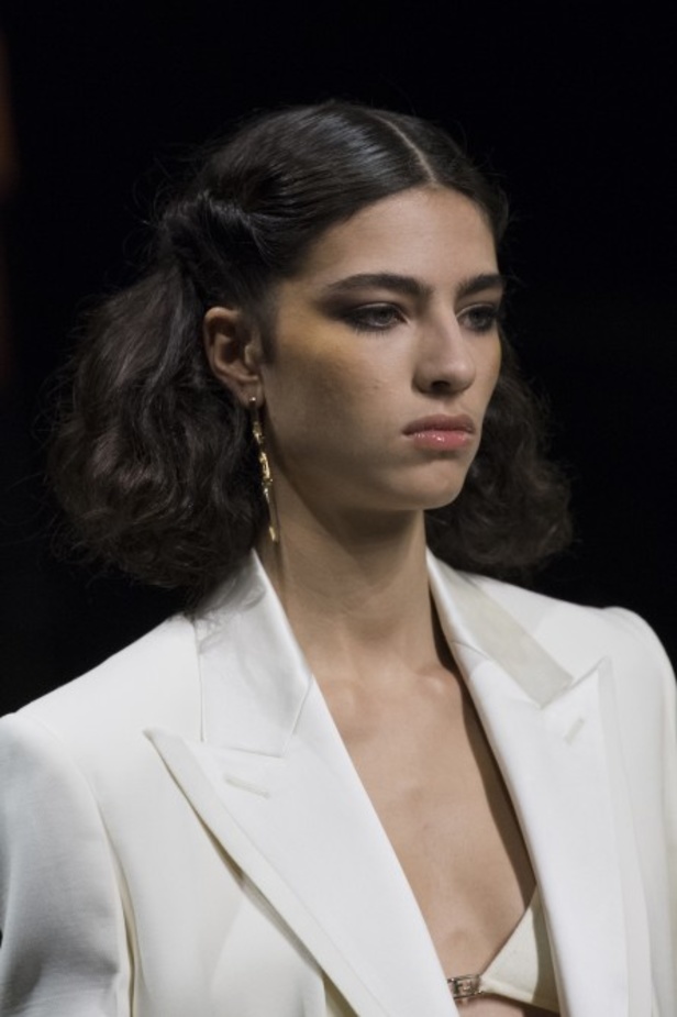 عرض أزياء Fendi لربيع وصيف 2022 من أسبوع الموضة في ميلانو