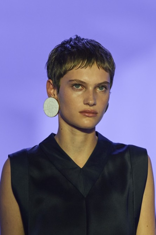 عرض ازياء مجموعة Jil Sander لربيع وصيف 2022 ضمن اسبوع الموضة في ميلانو