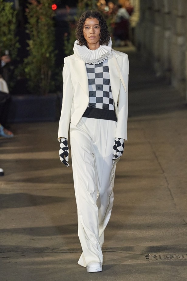 مجموعة  MM6 Maison Margielaلربيع وصيف 2022 من أسبوع الموضة في ميلانو