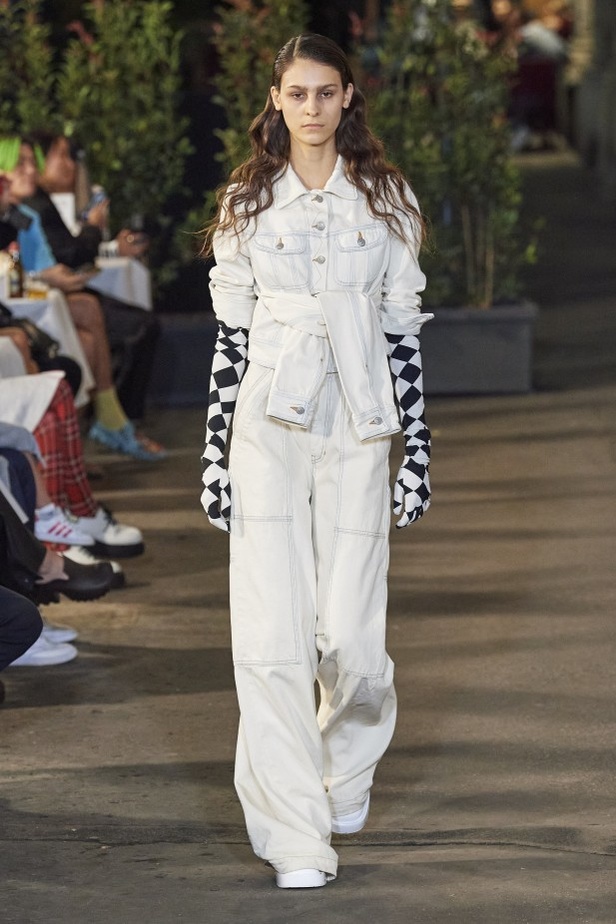 مجموعة  MM6 Maison Margielaلربيع وصيف 2022 من أسبوع الموضة في ميلانو