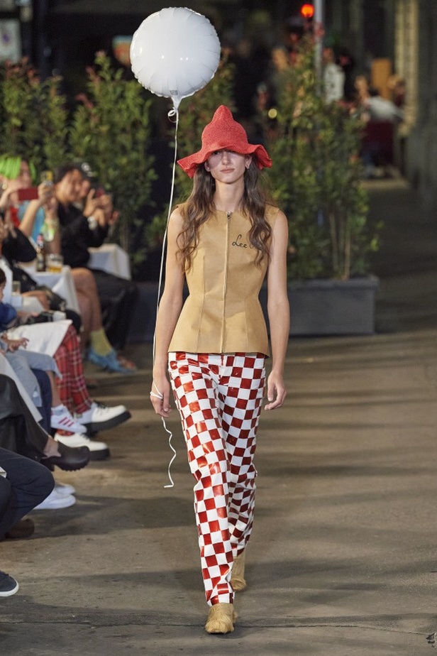 مجموعة  MM6 Maison Margielaلربيع وصيف 2022 من أسبوع الموضة في ميلانو