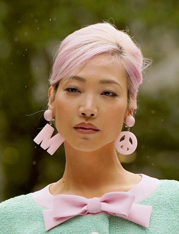 عرض أزياء موسكينو Moschino لربيع وصيف 2022 من أسبوع الموضة في نيويورك