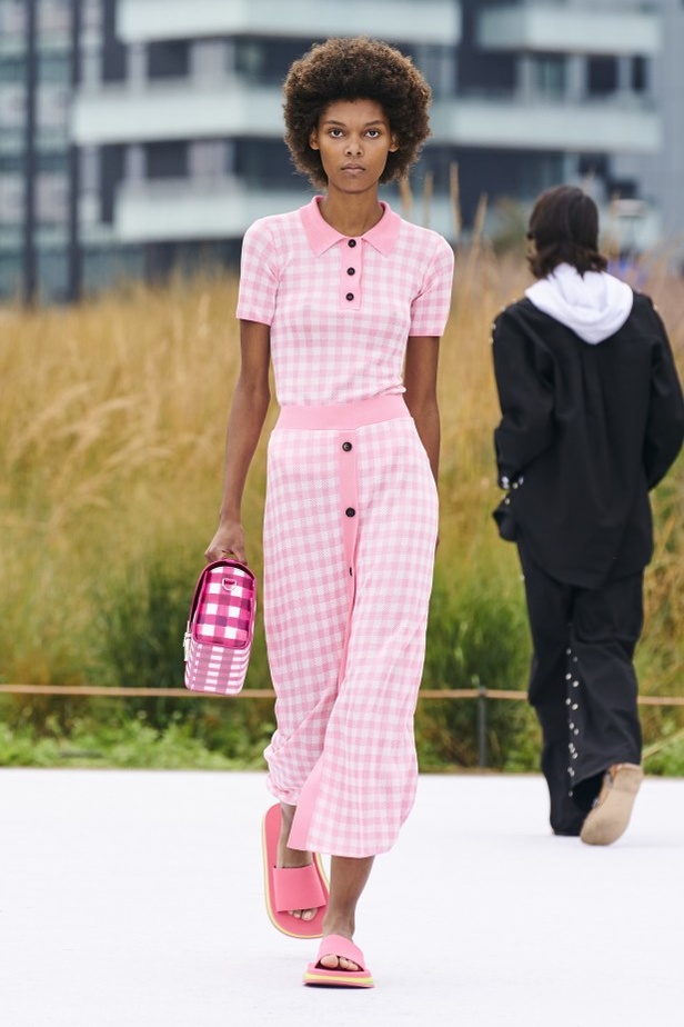 مجموعة MSGM لربيع وصيف 2022 من أسبوع الموضة في ميلانو