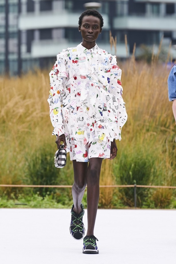 مجموعة MSGM لربيع وصيف 2022 من أسبوع الموضة في ميلانو