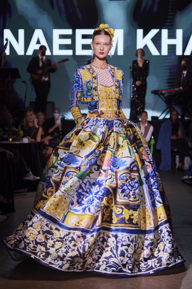 مجموعة Naeem Khan لربيع وصيف 2022 ضمن أسبوع الموضة في نيويورك