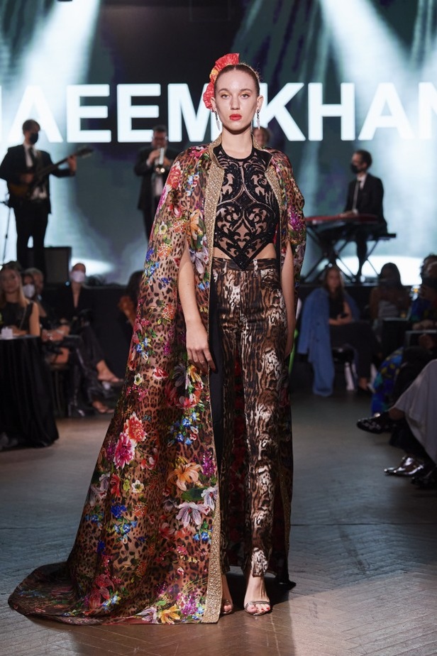 مجموعة Naeem Khan لربيع وصيف 2022 ضمن أسبوع الموضة في نيويورك