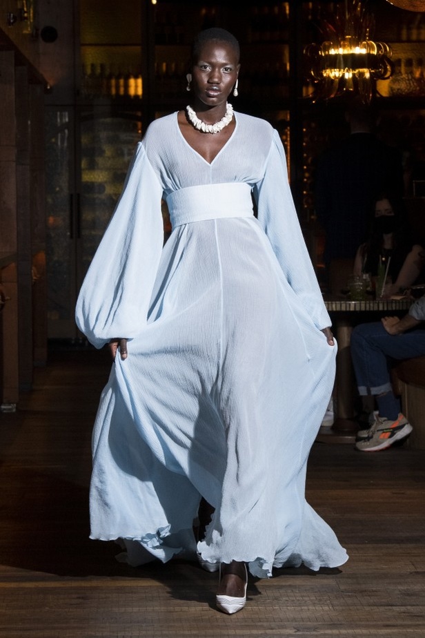 عرض أزياء Osman  لربيع وصيف 2022 من أسبوع الموضة في لندن