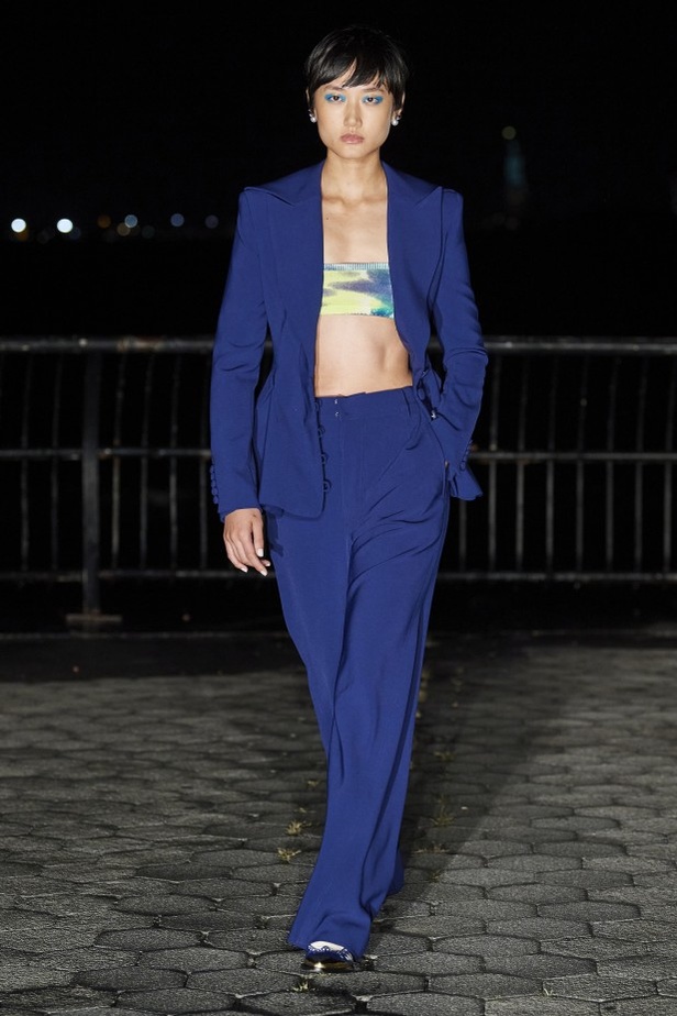 عرض أزياء PRABAL GURUNG لربيع وصيف 2022 من أسبوع الموضة في نيويورك