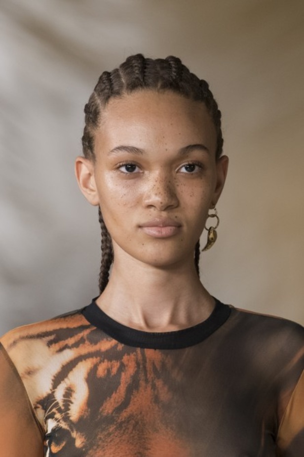 مجموعة ROBERTO CAVALLI لربيع وصيف 2022 من أسبوع الموضة في ميلانو