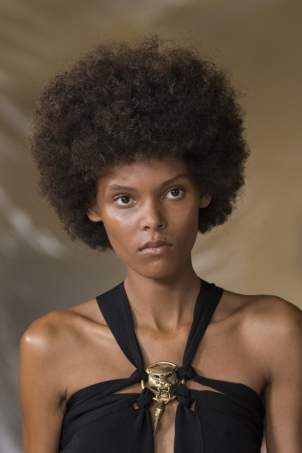 مجموعة ROBERTO CAVALLI لربيع وصيف 2022 من أسبوع الموضة في ميلانو