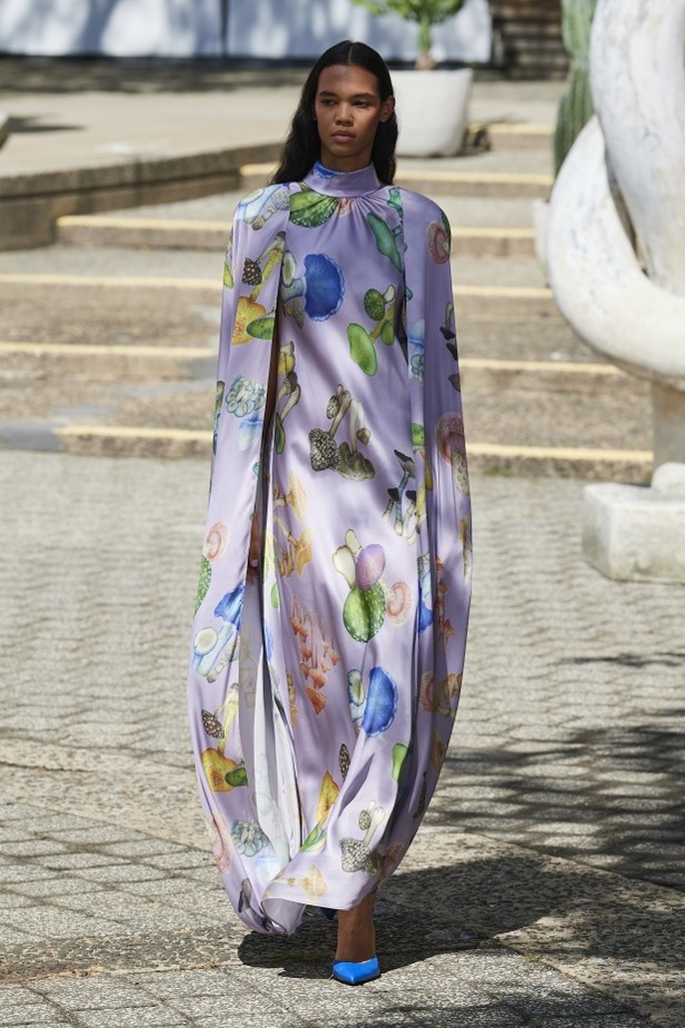 دار Rodarte تجسّد الحرية وروح الغرب في مجموعة ربيع وصيف 2022