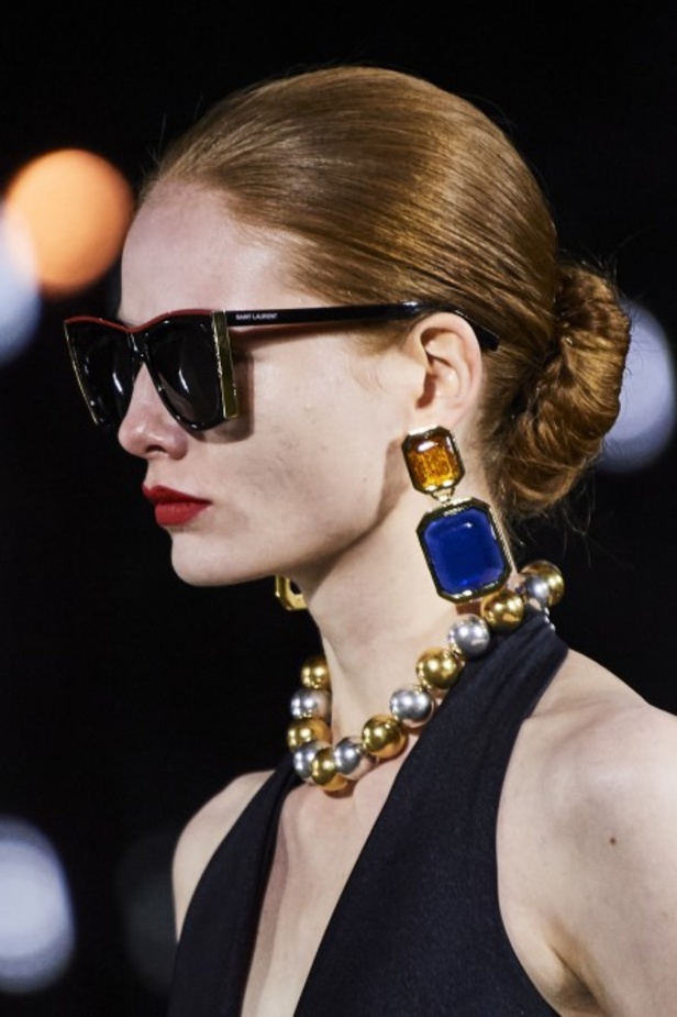 عرض أزياء مجموعة Saint Laurent لربيع وصيف 2022 من أسبوع الموضة في باريس