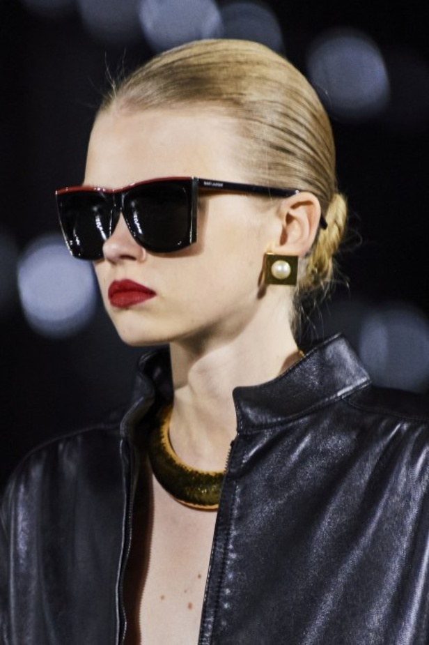 عرض أزياء مجموعة Saint Laurent لربيع وصيف 2022 من أسبوع الموضة في باريس