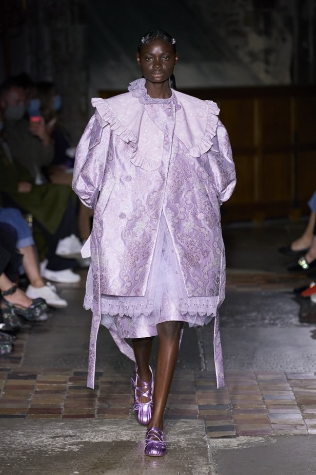 مجموعة Simone Rocha لربيع وصيف 2022 ضمن أسبوع الموضة في لندن