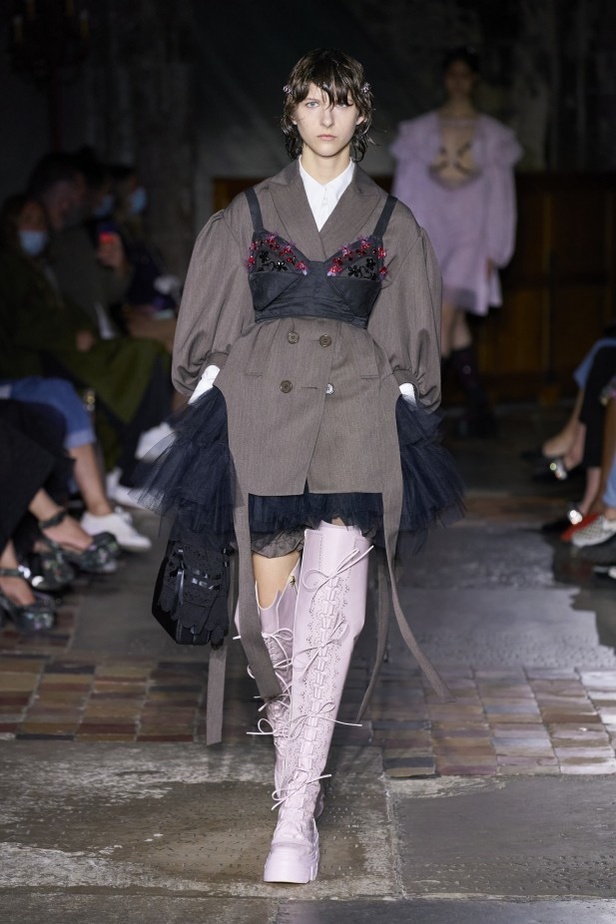 مجموعة Simone Rocha لربيع وصيف 2022 ضمن أسبوع الموضة في لندن