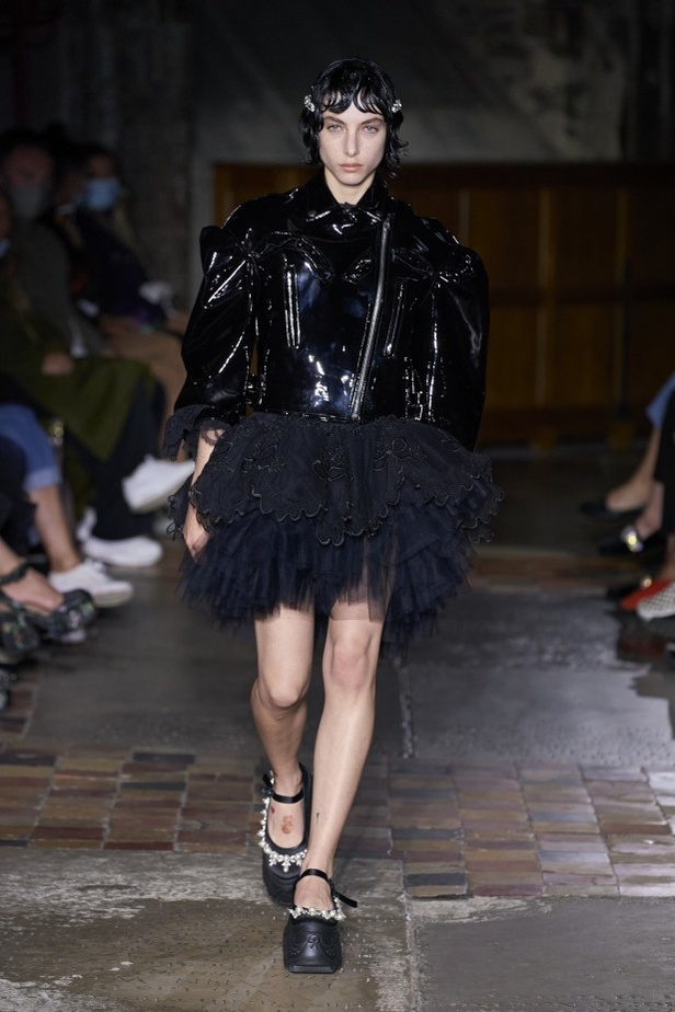 مجموعة Simone Rocha لربيع وصيف 2022 ضمن أسبوع الموضة في لندن