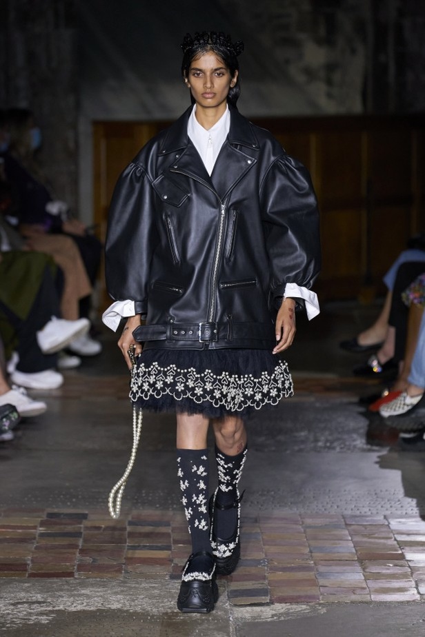 مجموعة Simone Rocha لربيع وصيف 2022 ضمن أسبوع الموضة في لندن