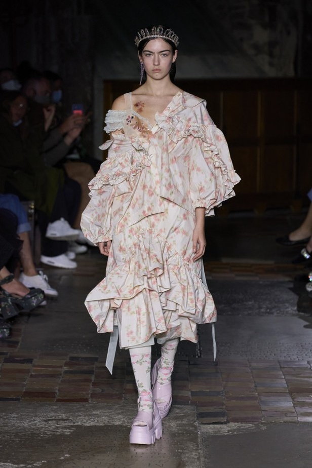 مجموعة Simone Rocha لربيع وصيف 2022 ضمن أسبوع الموضة في لندن