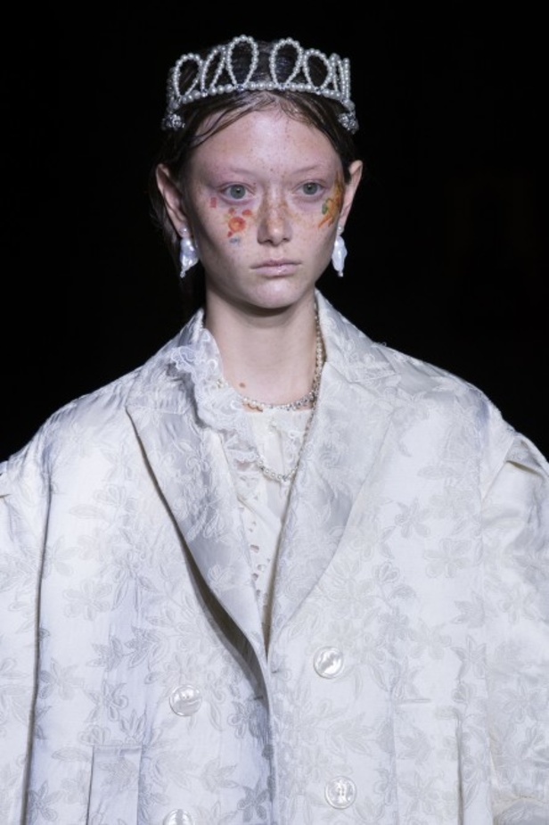 مجموعة Simone Rocha لربيع وصيف 2022 ضمن أسبوع الموضة في لندن