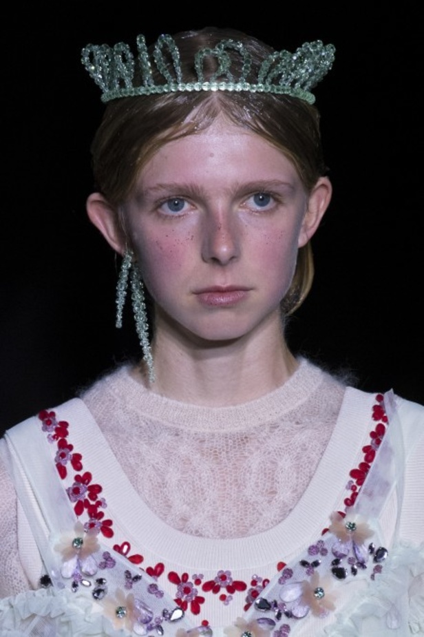 مجموعة Simone Rocha لربيع وصيف 2022 ضمن أسبوع الموضة في لندن